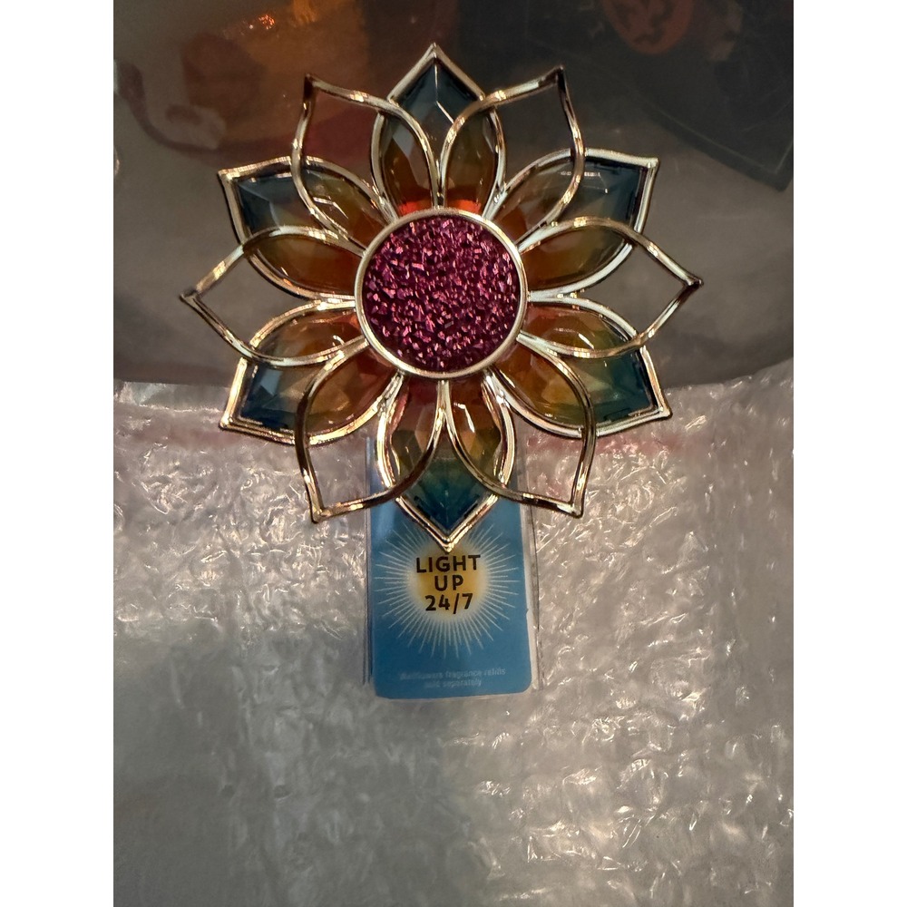 Bath and Body Works Wallflowers Plug Stained Glass Flower Light Up 24/7 Floral